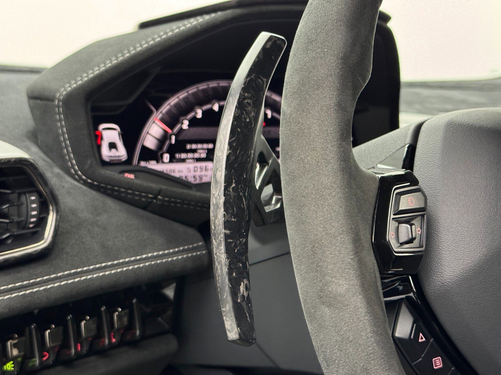 Used 2018 Lamborghini Huracan Performante image 28