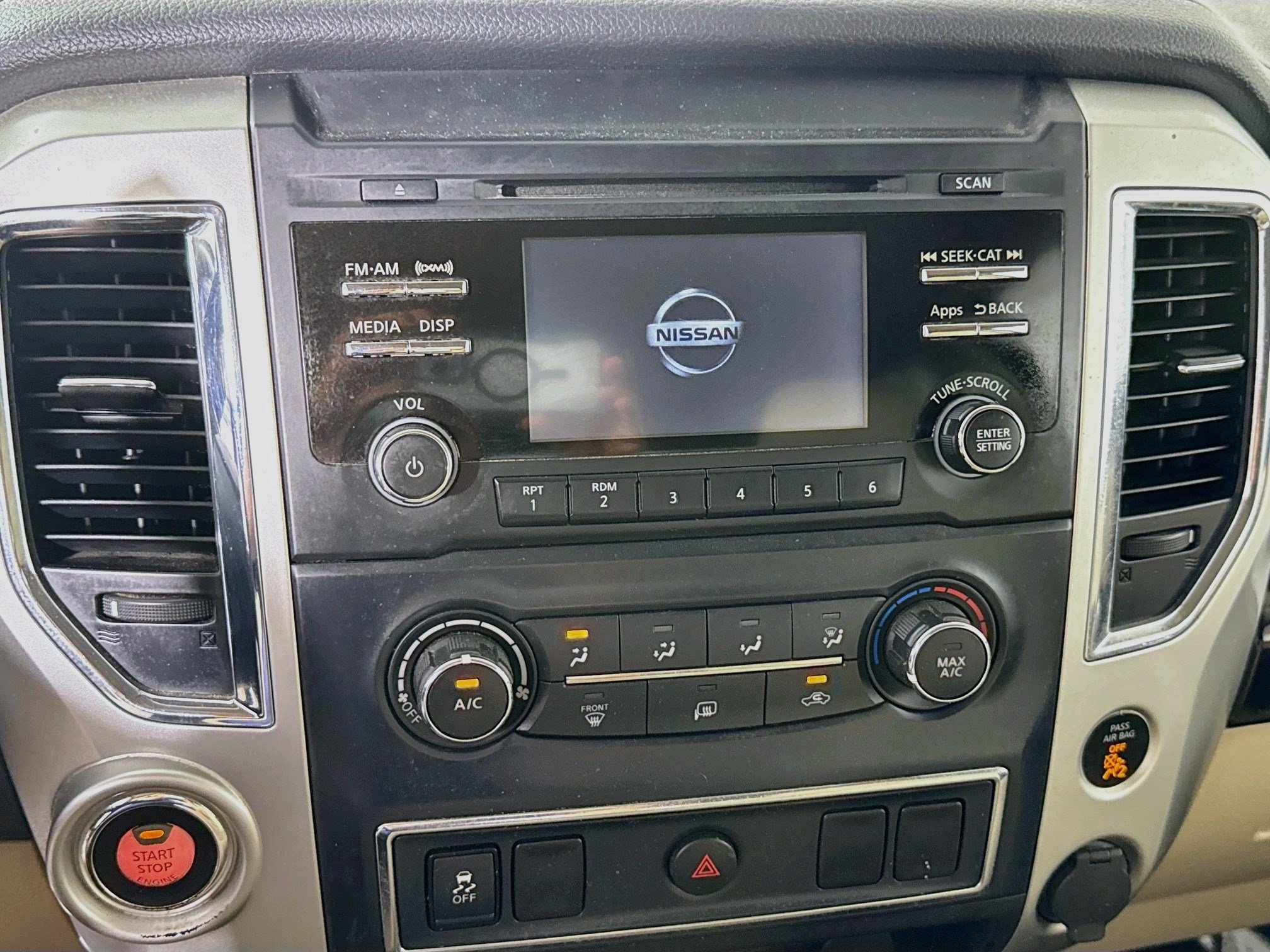 Used 2017 Nissan Titan SV RWD image 18