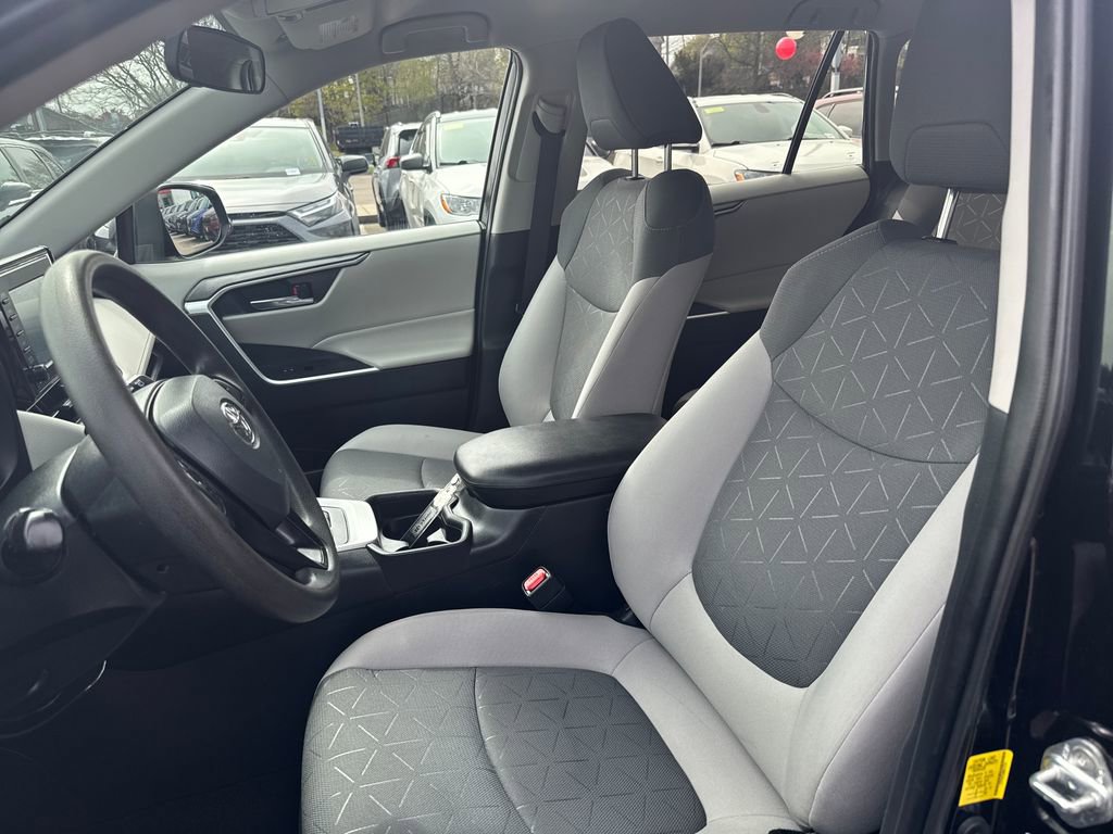 Used 2021 Toyota RAV4 XLE AWD/4WD image 15