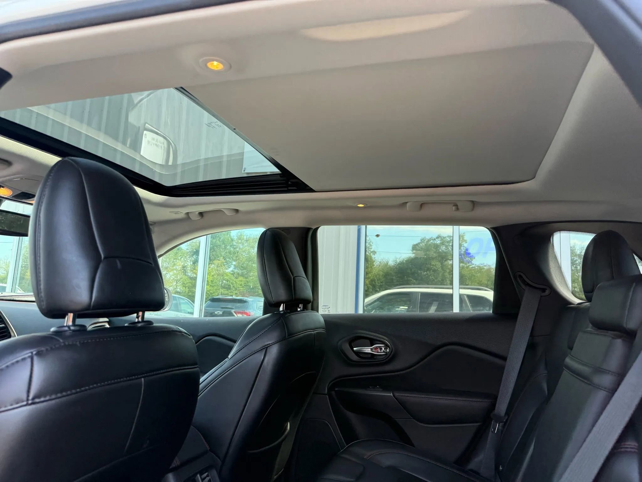 Used 2019 Jeep Cherokee Trailhawk w/ Comfort/Convenience Group image 6