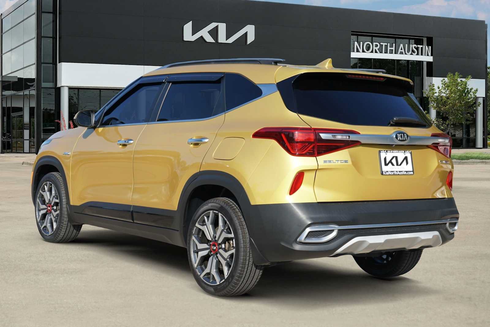 Used 2021 Kia Seltos SX w/ SX Sunroof Package AWD/4WD image 4