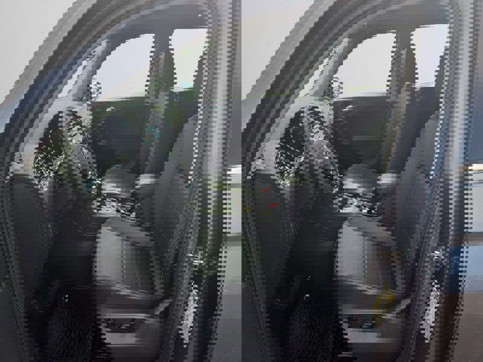 Used 2021 Volkswagen Tiguan SE w/ Panoramic Sunroof Package image 9