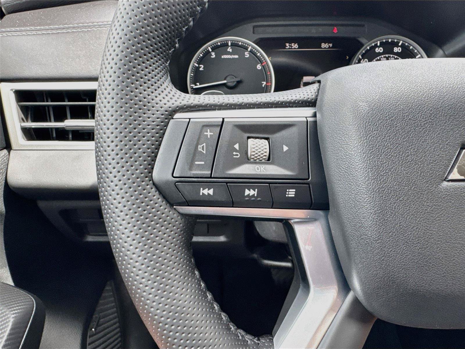 New 2026 Mitsubishi Outlander SE FWD image 12