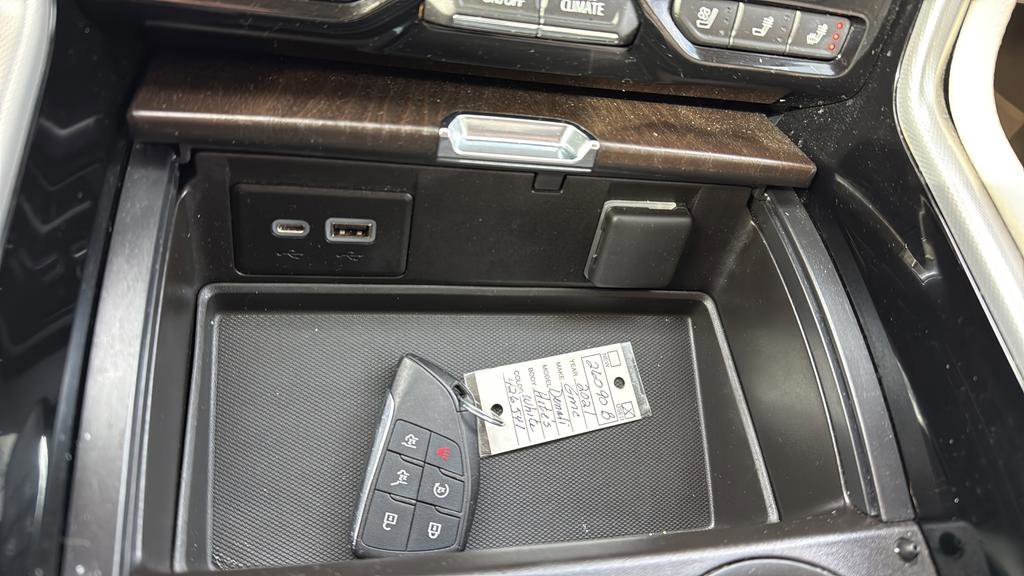 Used 2021 GMC Yukon Denali w/ Advanced Technology Package image 27