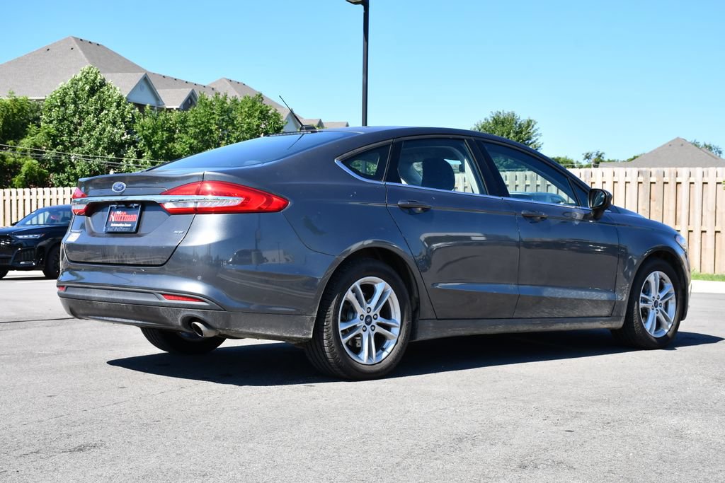Used 2018 Ford Fusion SE w/ Fusion SE Technology Package FWD image 6