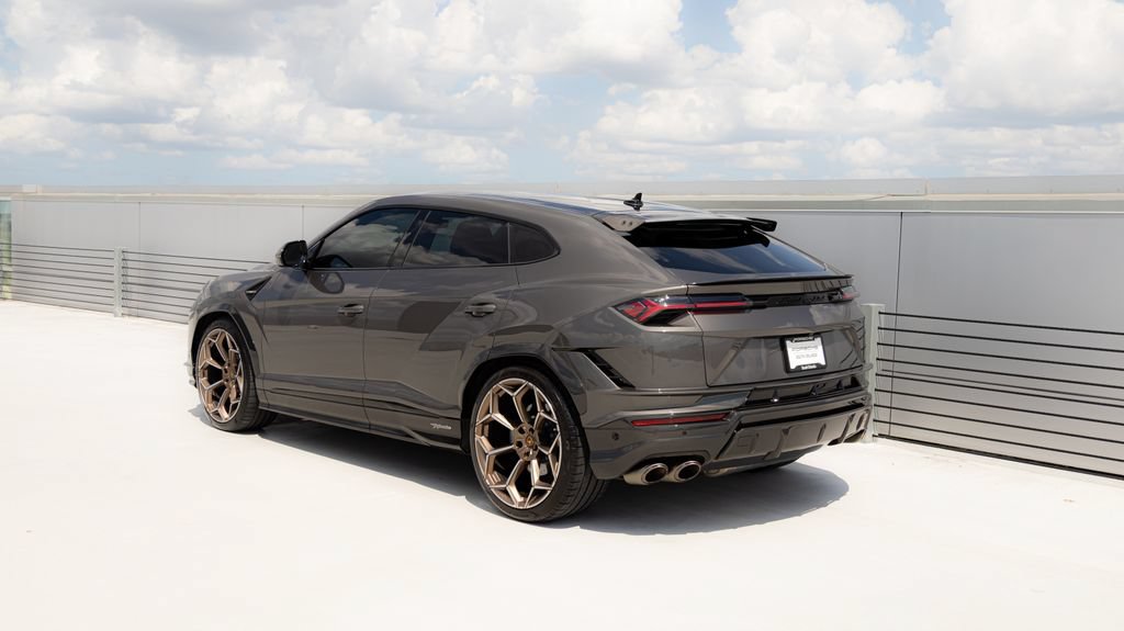 Used 2023 Lamborghini Urus Performante AWD/4WD image 3