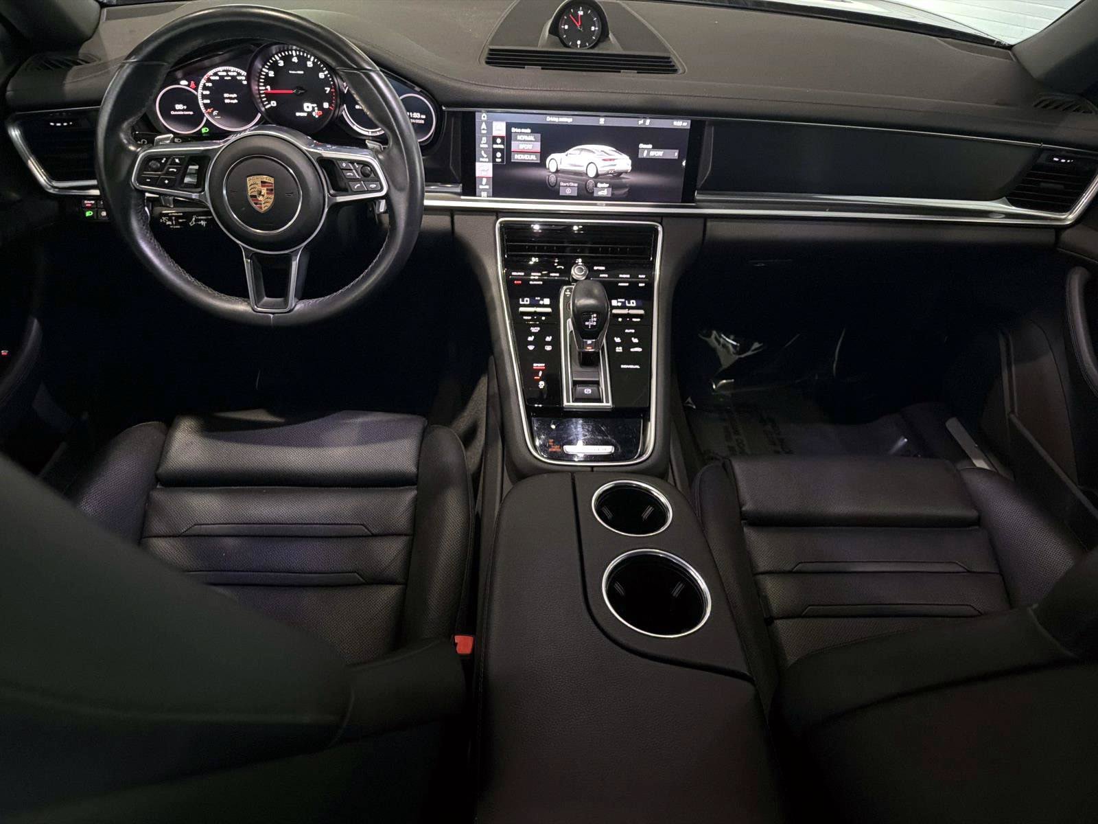 Used 2020 Porsche Panamera RWD image 17