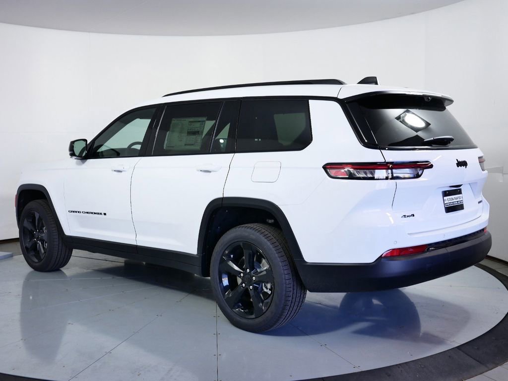 Certified 2025 Jeep Grand Cherokee L Limited w/ Luxury Tech Group II image 17