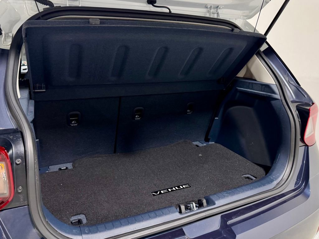 Used 2025 Hyundai Venue Limited image 9