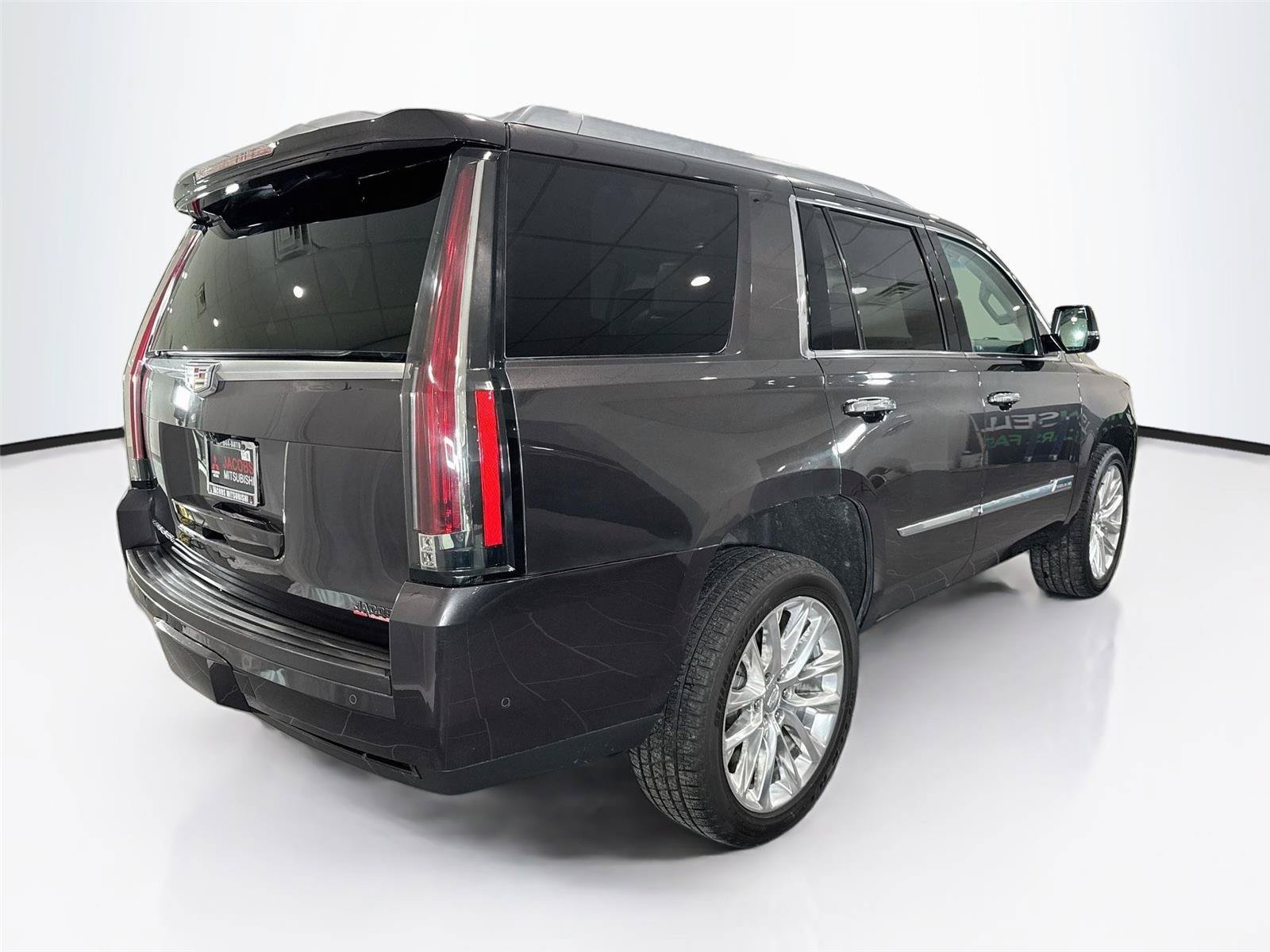Used 2017 Cadillac Escalade Premium Luxury AWD/4WD image 5