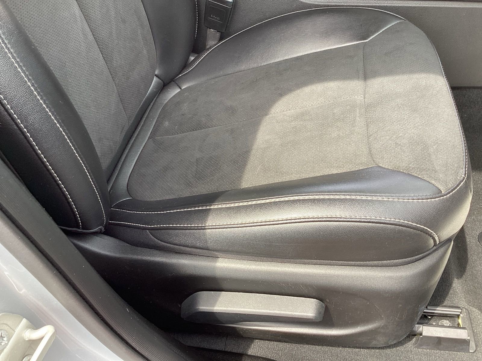 Used 2024 Jeep Grand Cherokee L Laredo image 19