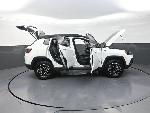 Used 2026 Jeep Compass Trailhawk AWD/4WD image 36