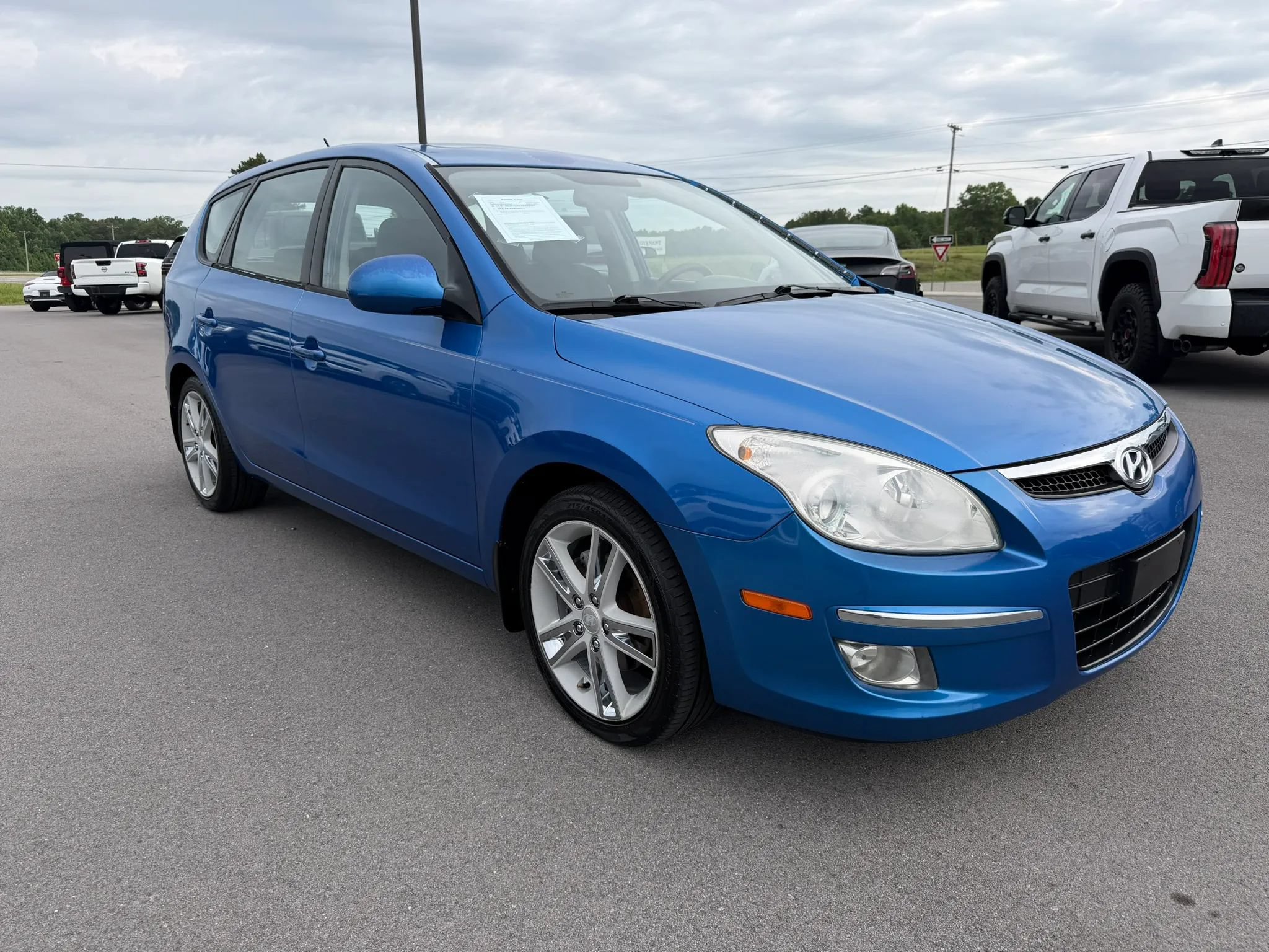 Used 2009 Hyundai Elantra w/ Premium-Sport Pkg 2 FWD image 1