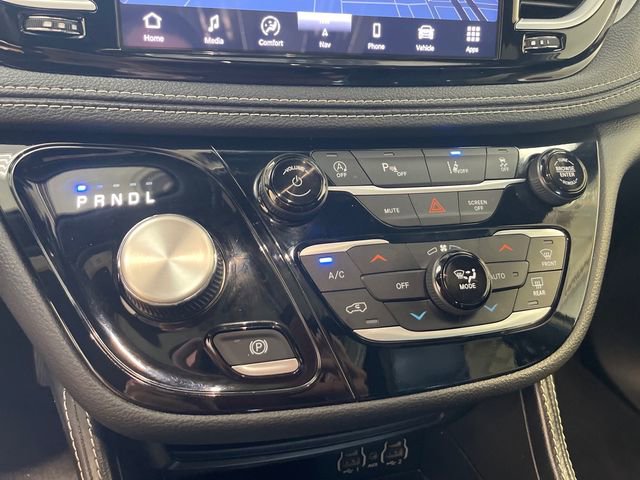 Used 2025 Chrysler Pacifica Limited FWD image 14