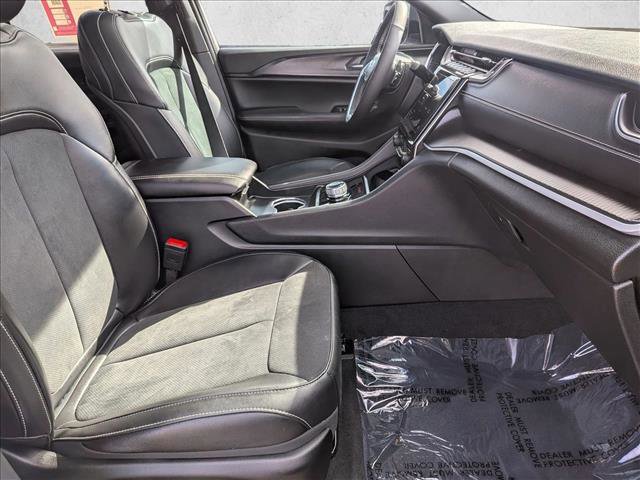 Used 2025 Jeep Grand Cherokee Altitude image 22