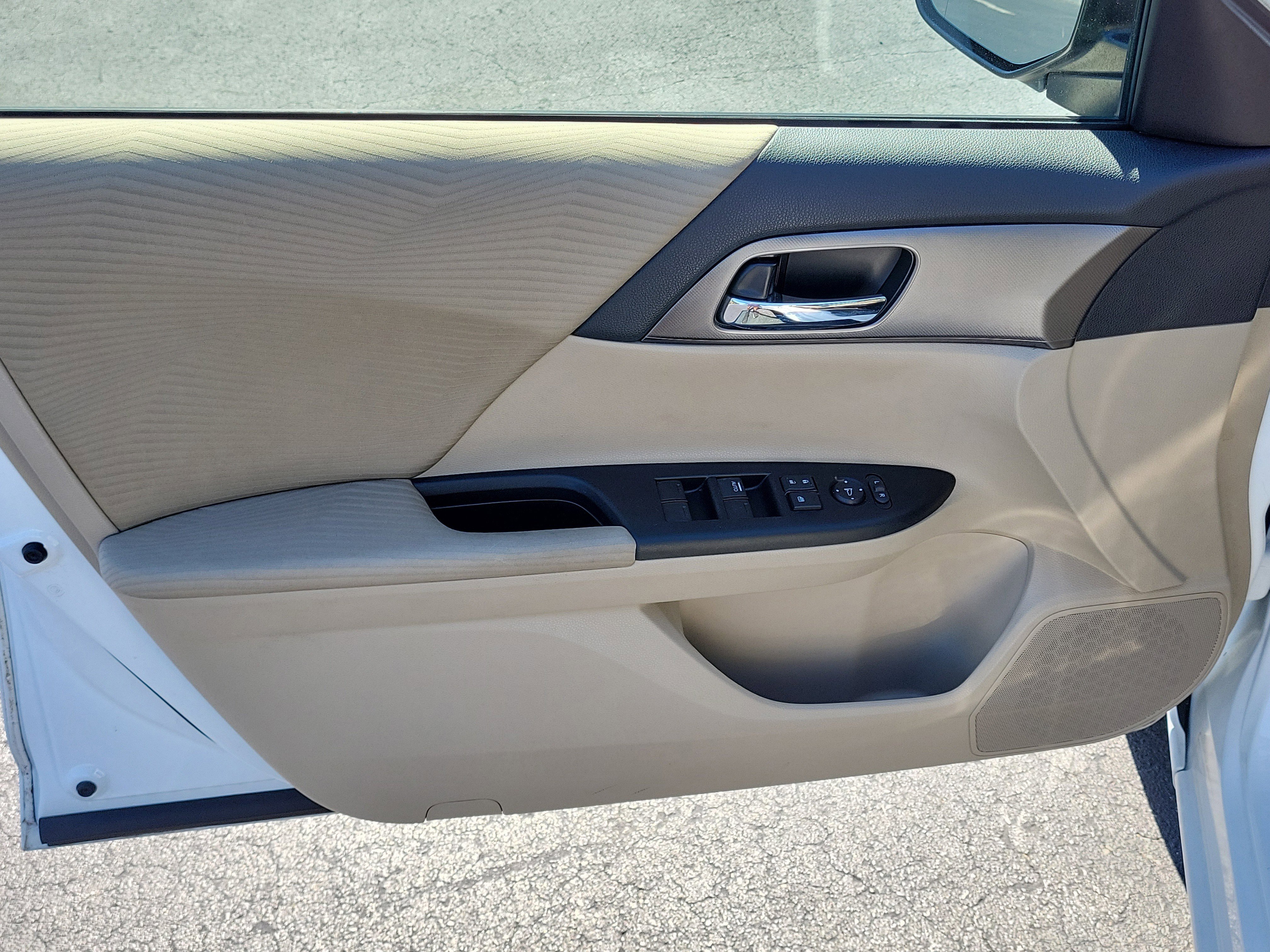 Used 2015 Honda Accord LX image 15