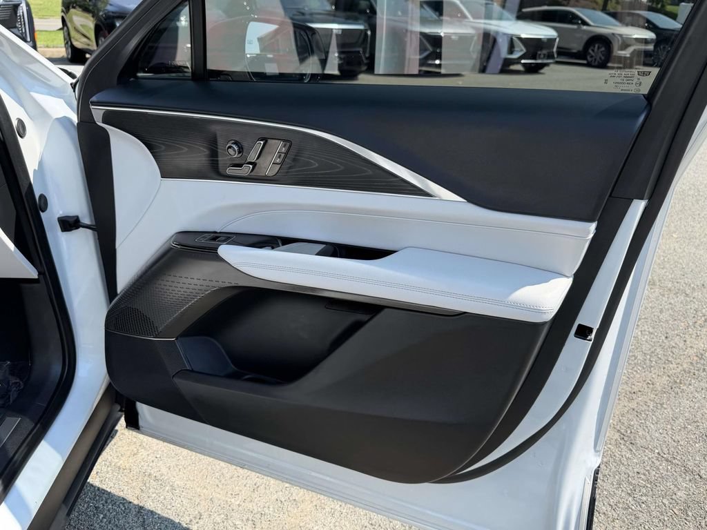 Used 2024 Cadillac Lyriq Luxury w/ LPO, Floor Liner Package AWD/4WD image 8