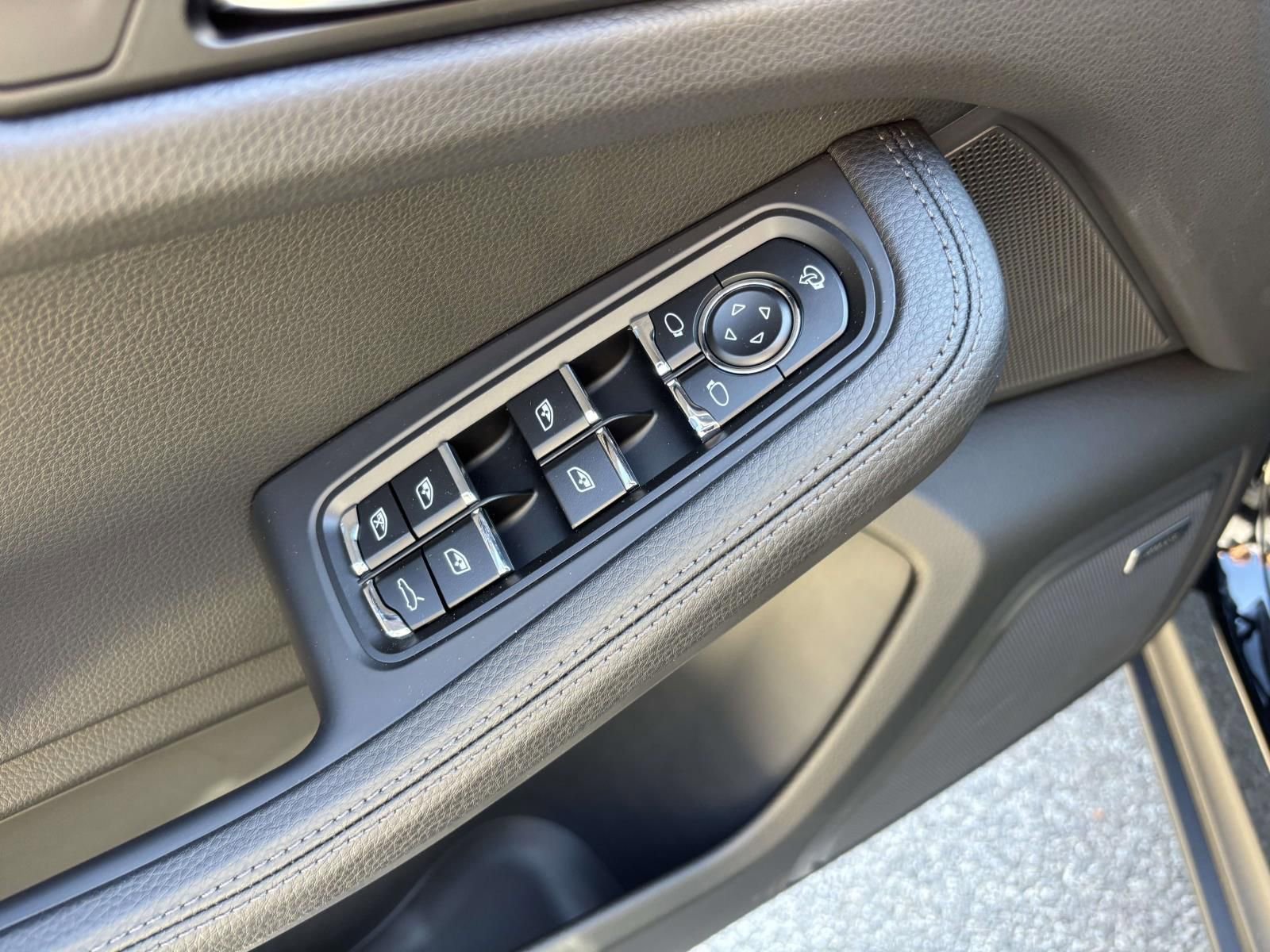 New 2026 Porsche Macan AWD/4WD image 24