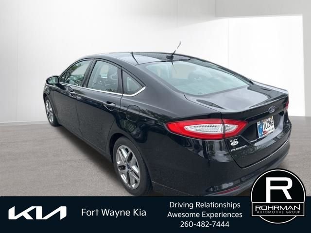 Used 2016 Ford Fusion SE FWD image 3