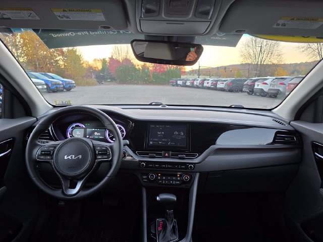 Certified 2022 Kia Niro LXS FWD image 18