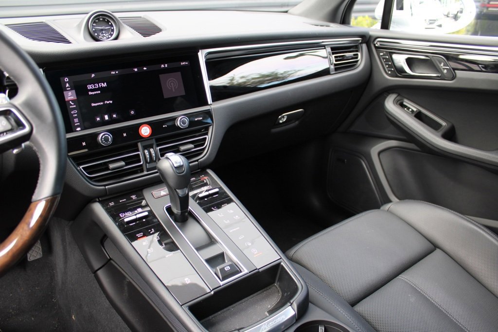 Used 2025 Porsche Macan image 27