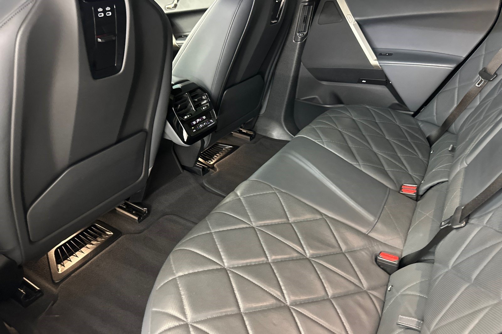 Certified 2023 BMW iX xDrive50 AWD/4WD image 27