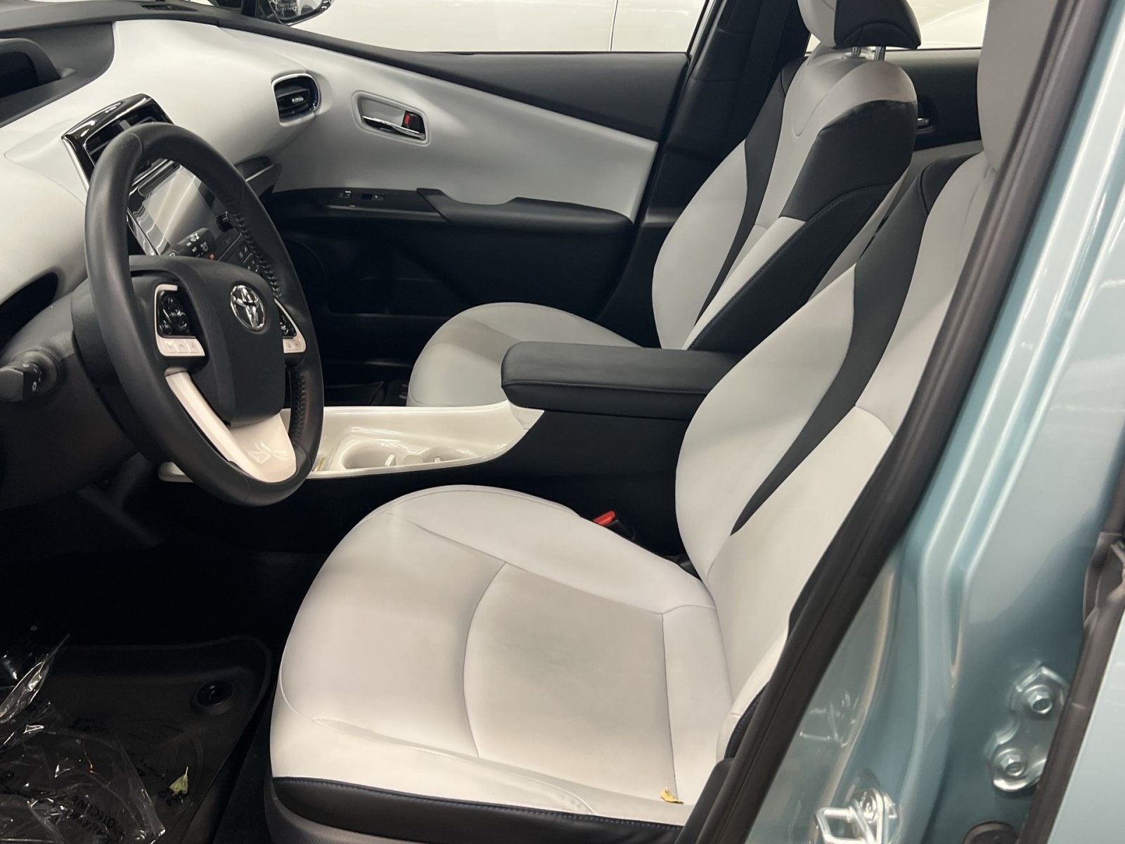 Used 2017 Toyota Prius Four Touring w/ Premium Convenience Package FWD image 10