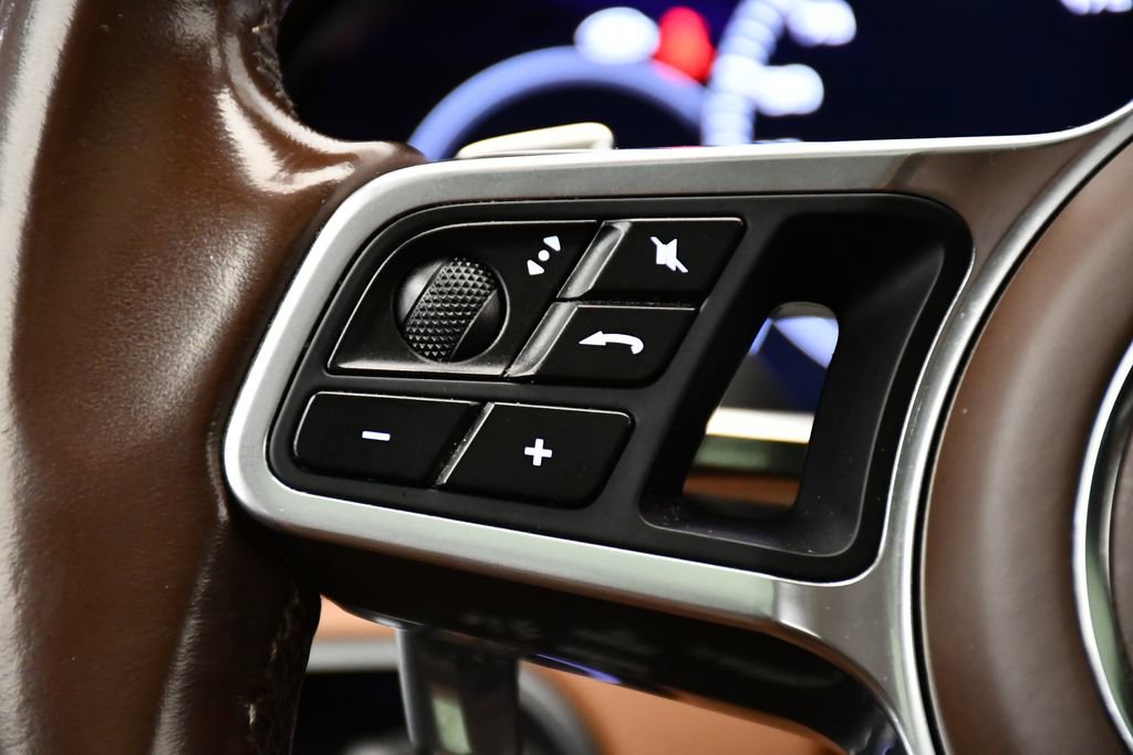 Used 2023 Porsche Cayenne Platinum Edition image 28