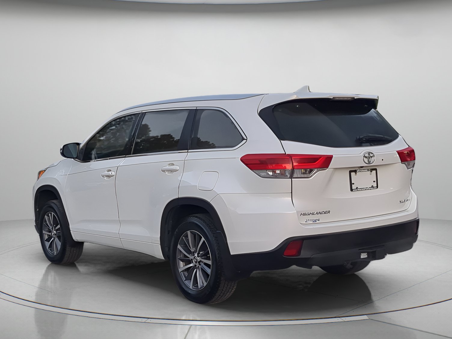 Used 2017 Toyota Highlander XLE AWD/4WD image 42