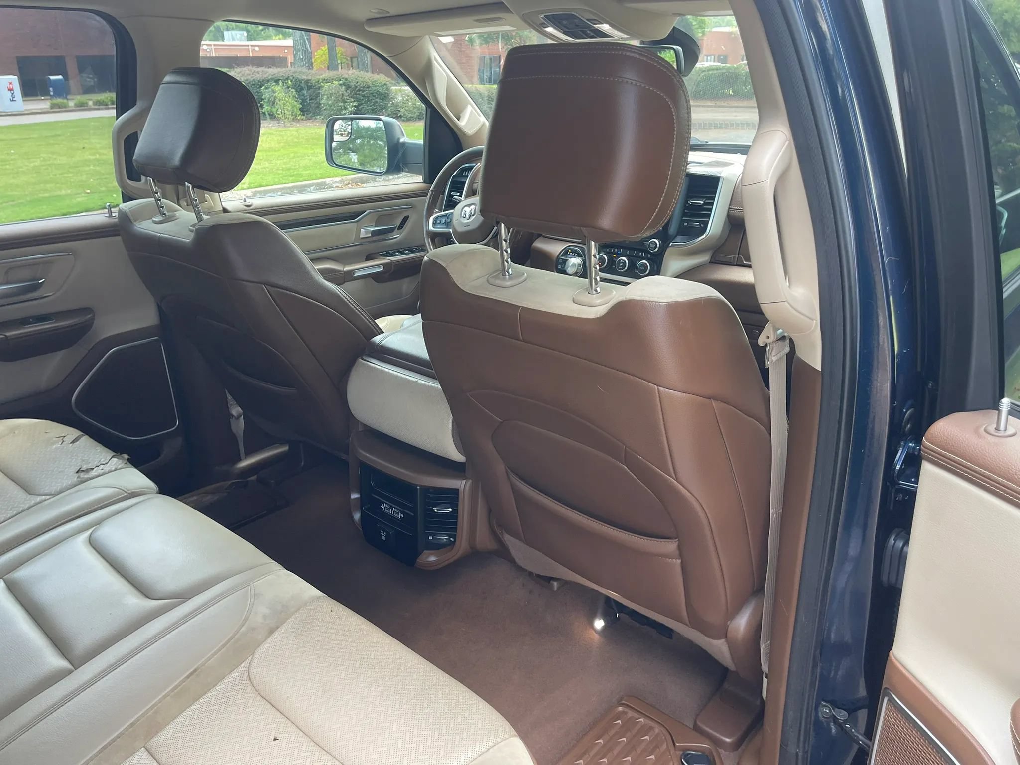 Used 2019 RAM 1500 Laramie AWD/4WD image 16