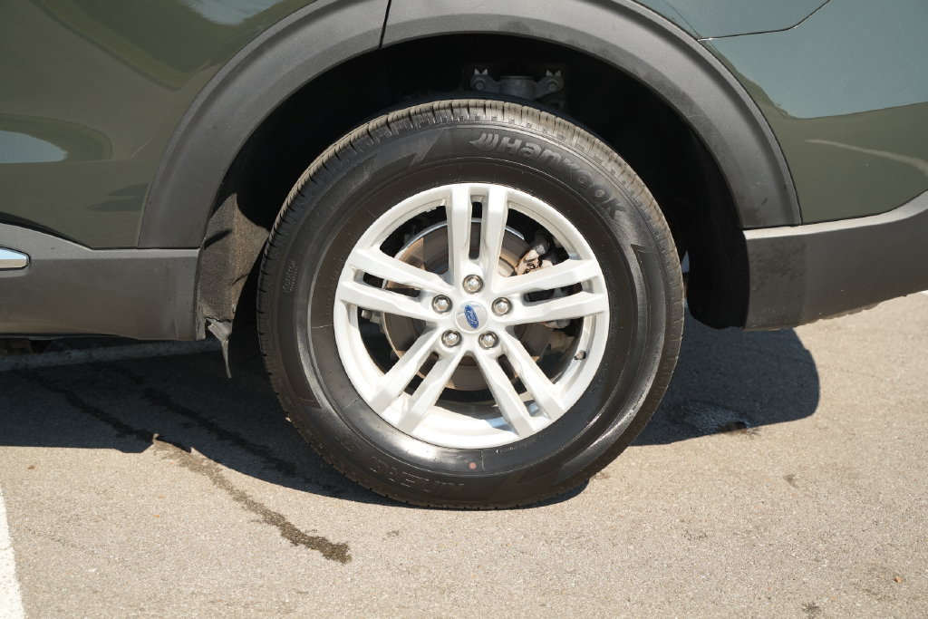 Used 2024 Ford Explorer XLT w/ Equipment Group 202A AWD/4WD image 50