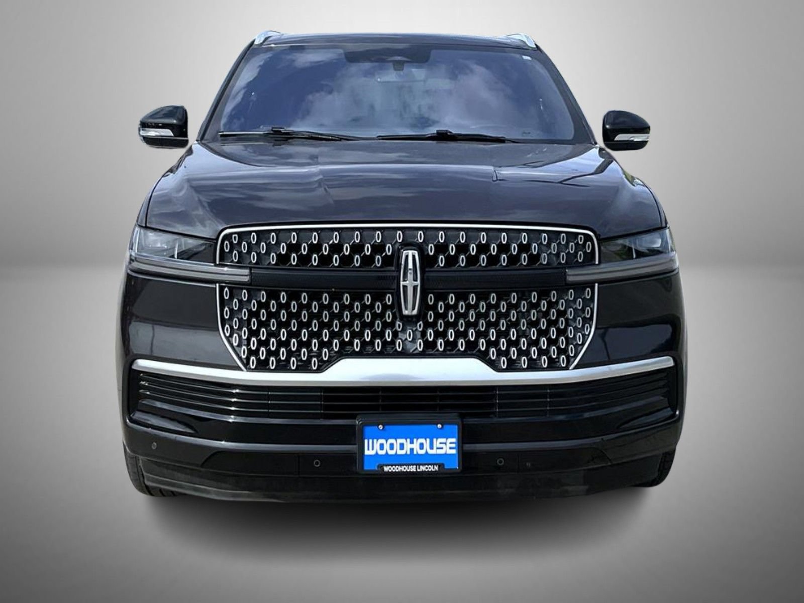 Used 2025 Lincoln Navigator Reserve AWD/4WD image 2