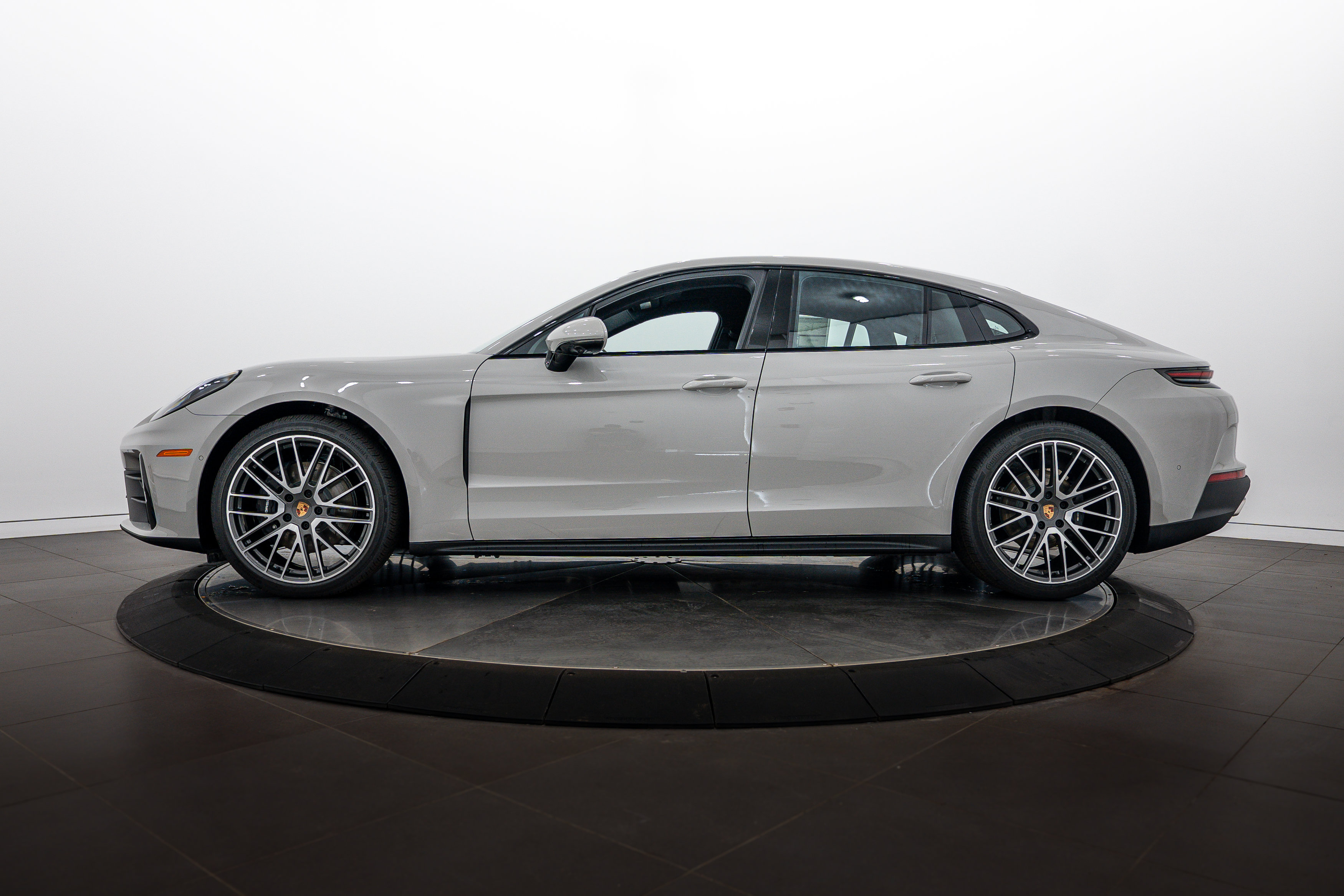 New 2026 Porsche Panamera 4 AWD/4WD image 2