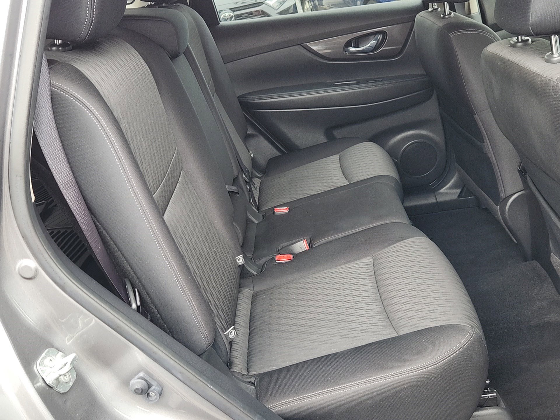 Used 2019 Nissan Rogue SV w/ Premium Package image 26