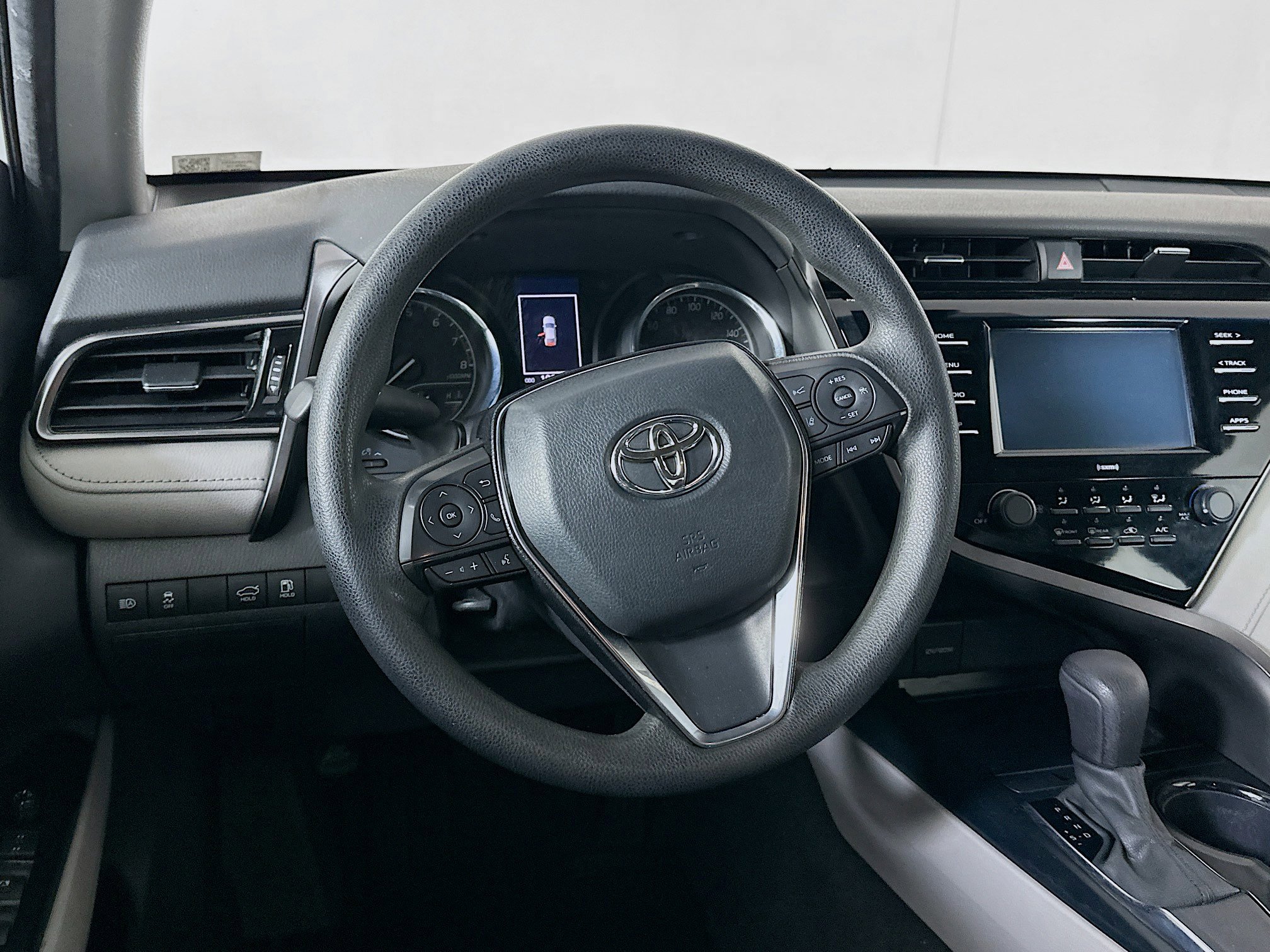 Used 2020 Toyota Camry LE image 18