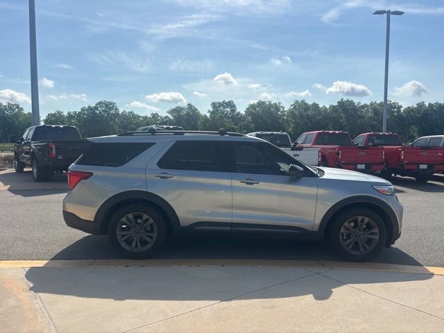 Used 2024 Ford Explorer XLT w/ Equipment Group 202A RWD image 6