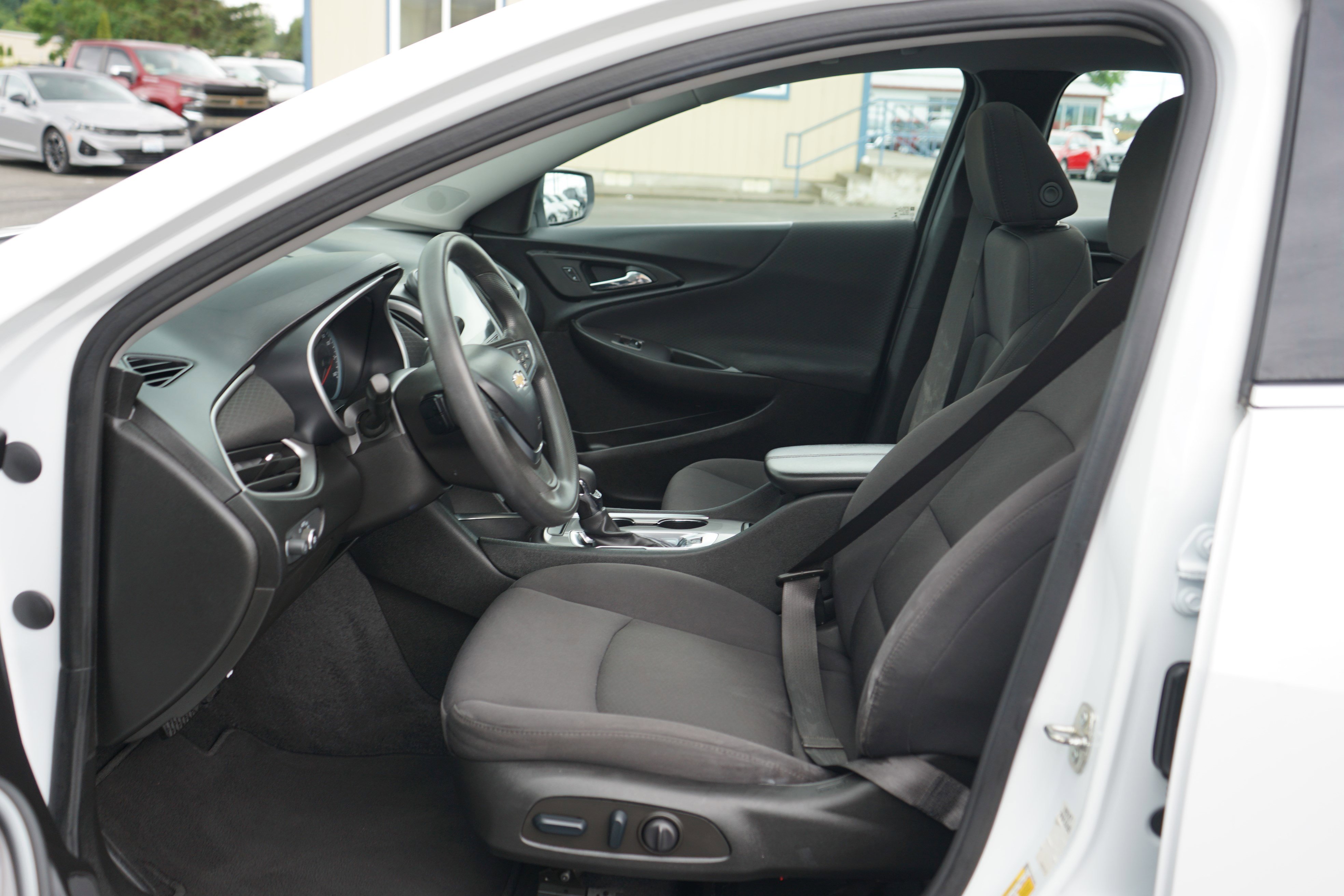 Used 2022 Chevrolet Malibu LT image 11