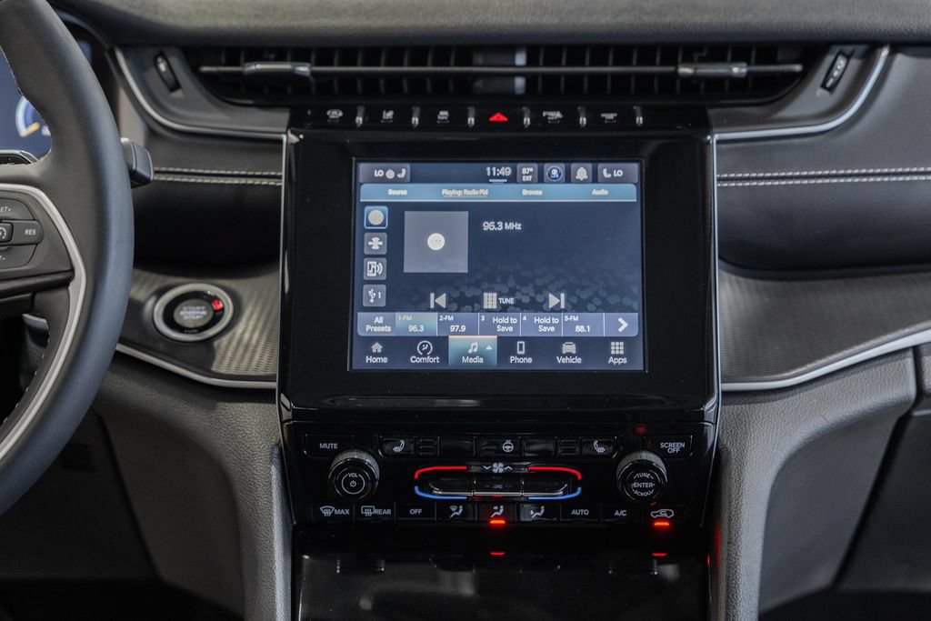 Certified 2023 Jeep Grand Cherokee Laredo w/ Luxury Tech Group I AWD/4WD image 19