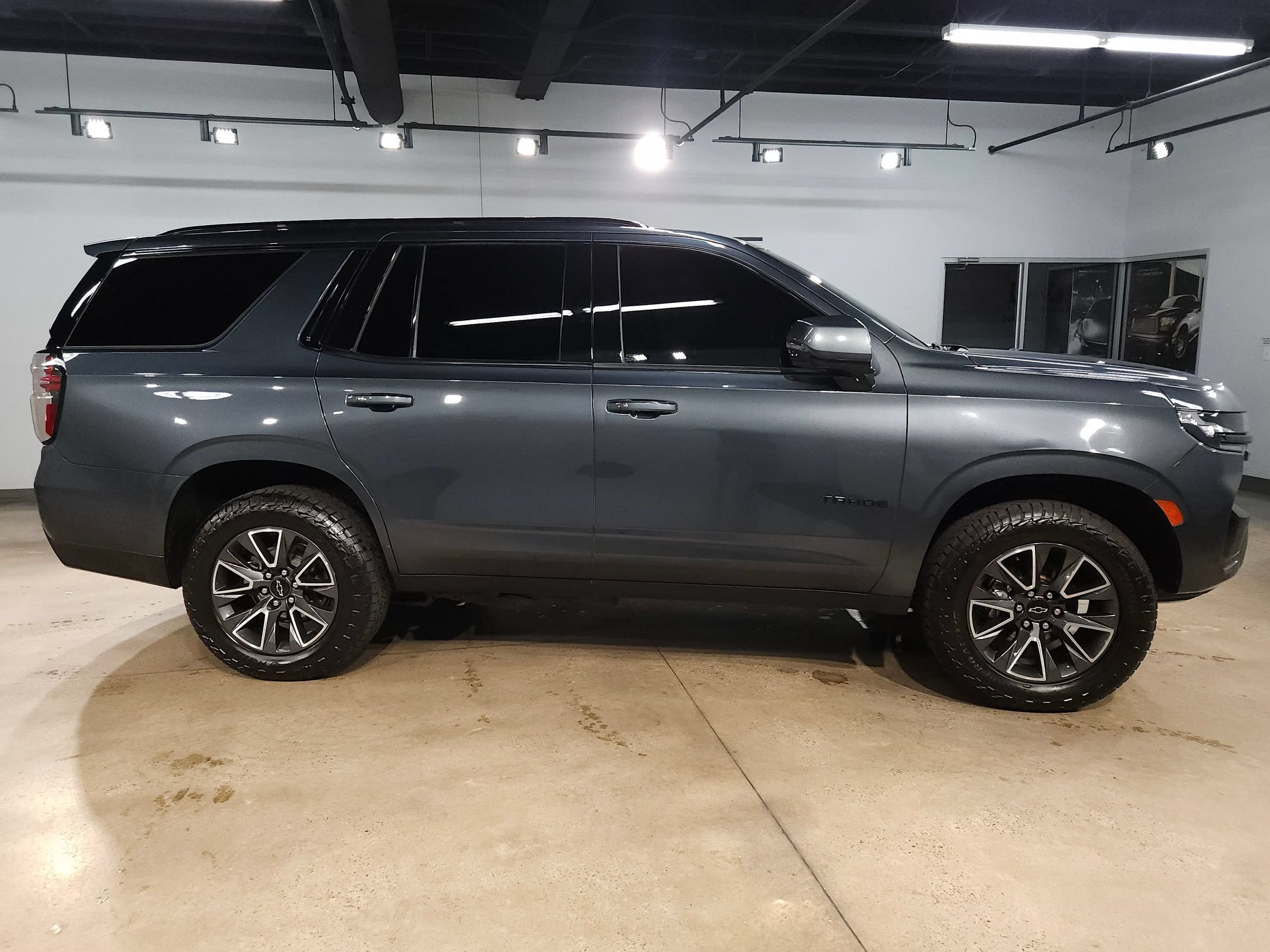 Used 2021 Chevrolet Tahoe Z71 w/ Luxury Package AWD/4WD image 8