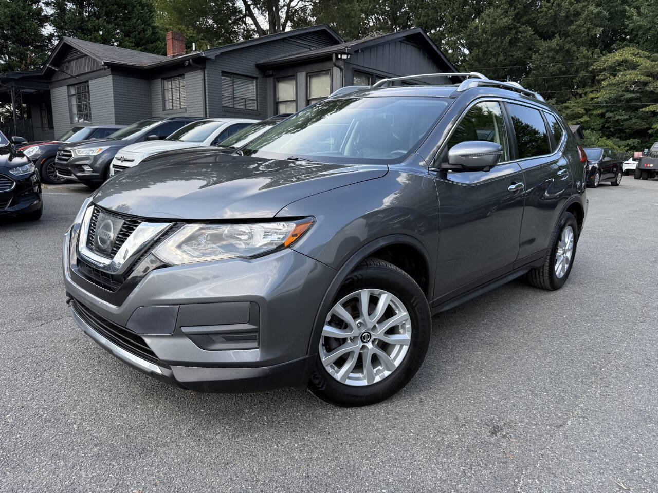 Used 2017 Nissan Rogue SV w/ SV Premium Package image 1