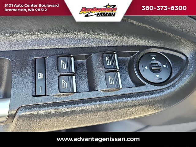 Used 2017 Ford Escape Titanium image 10