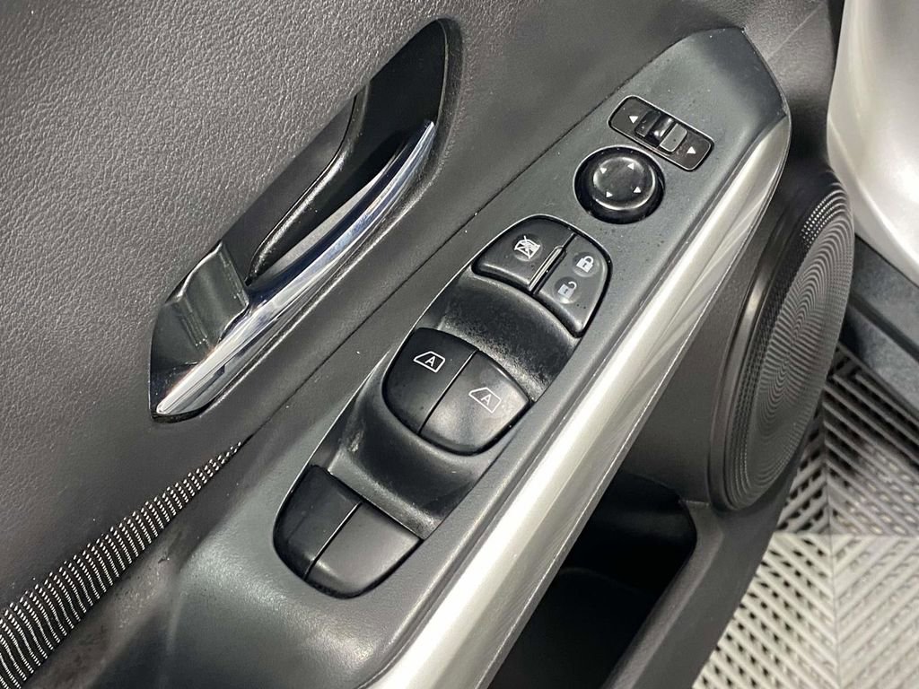 Used 2020 Nissan Kicks SV FWD image 19