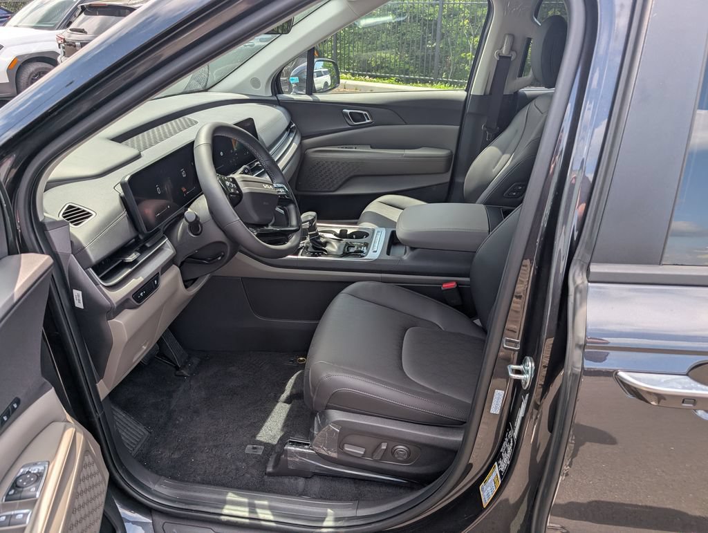 New 2027 Kia Carnival EX FWD image 11