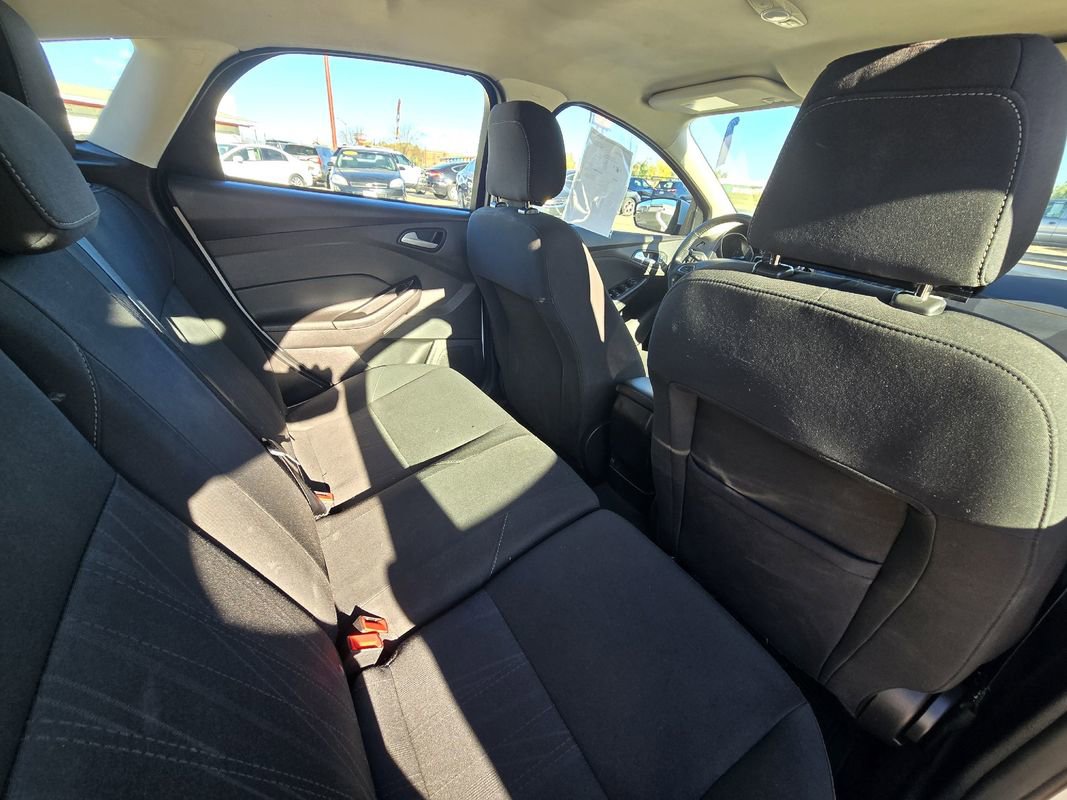 Used 2018 Ford Focus SE w/ Cold Weather Package image 16
