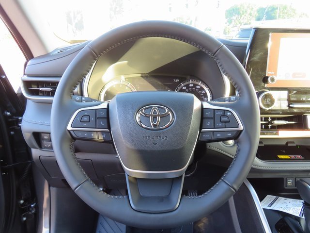 New 2025 Toyota Highlander XLE image 36