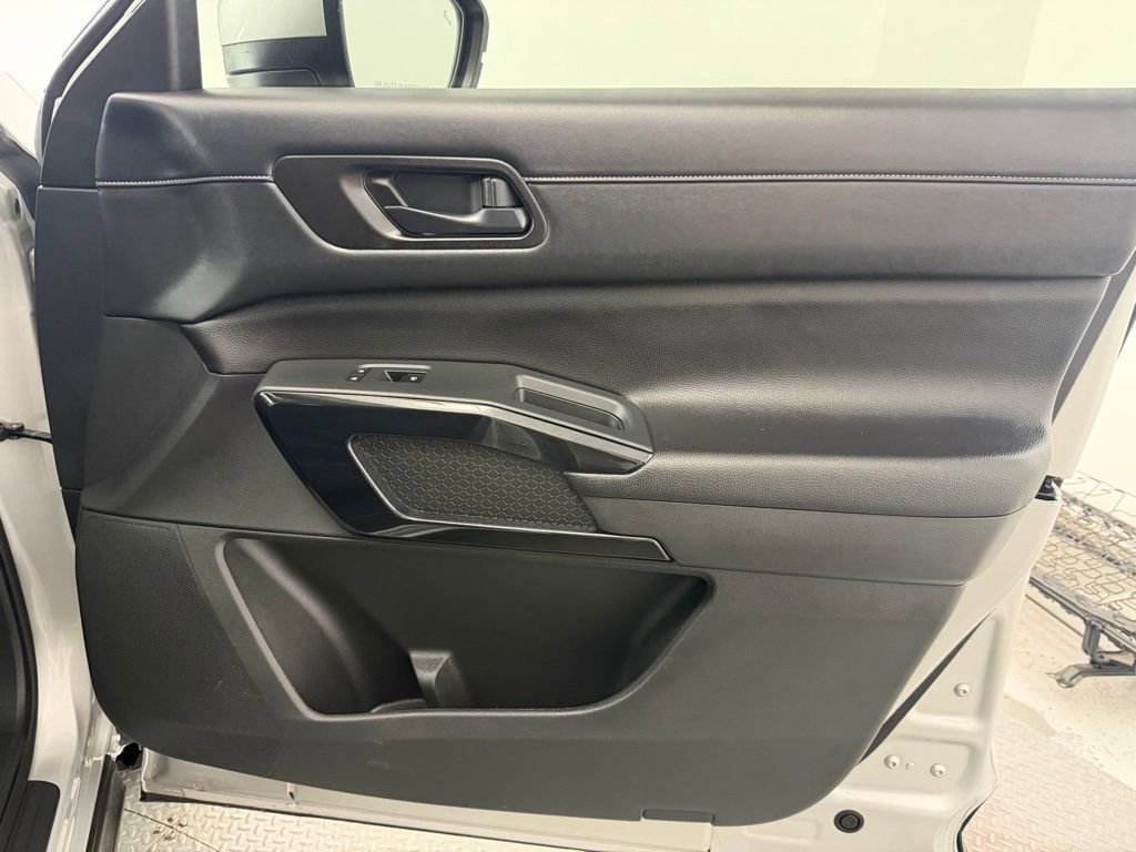 Used 2023 Nissan Pathfinder SV image 53