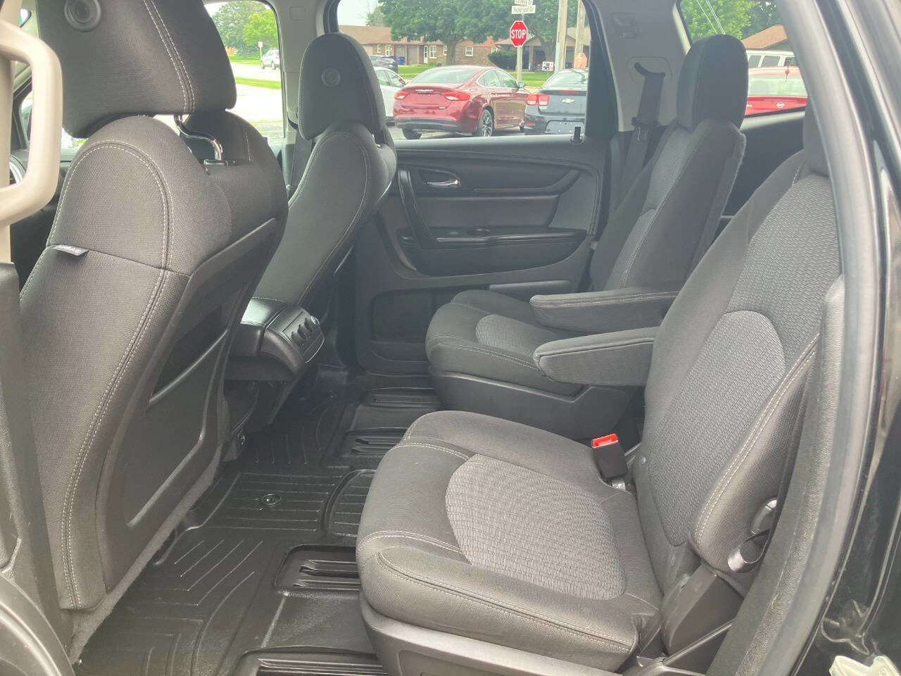Used 2017 Chevrolet Traverse LT image 12