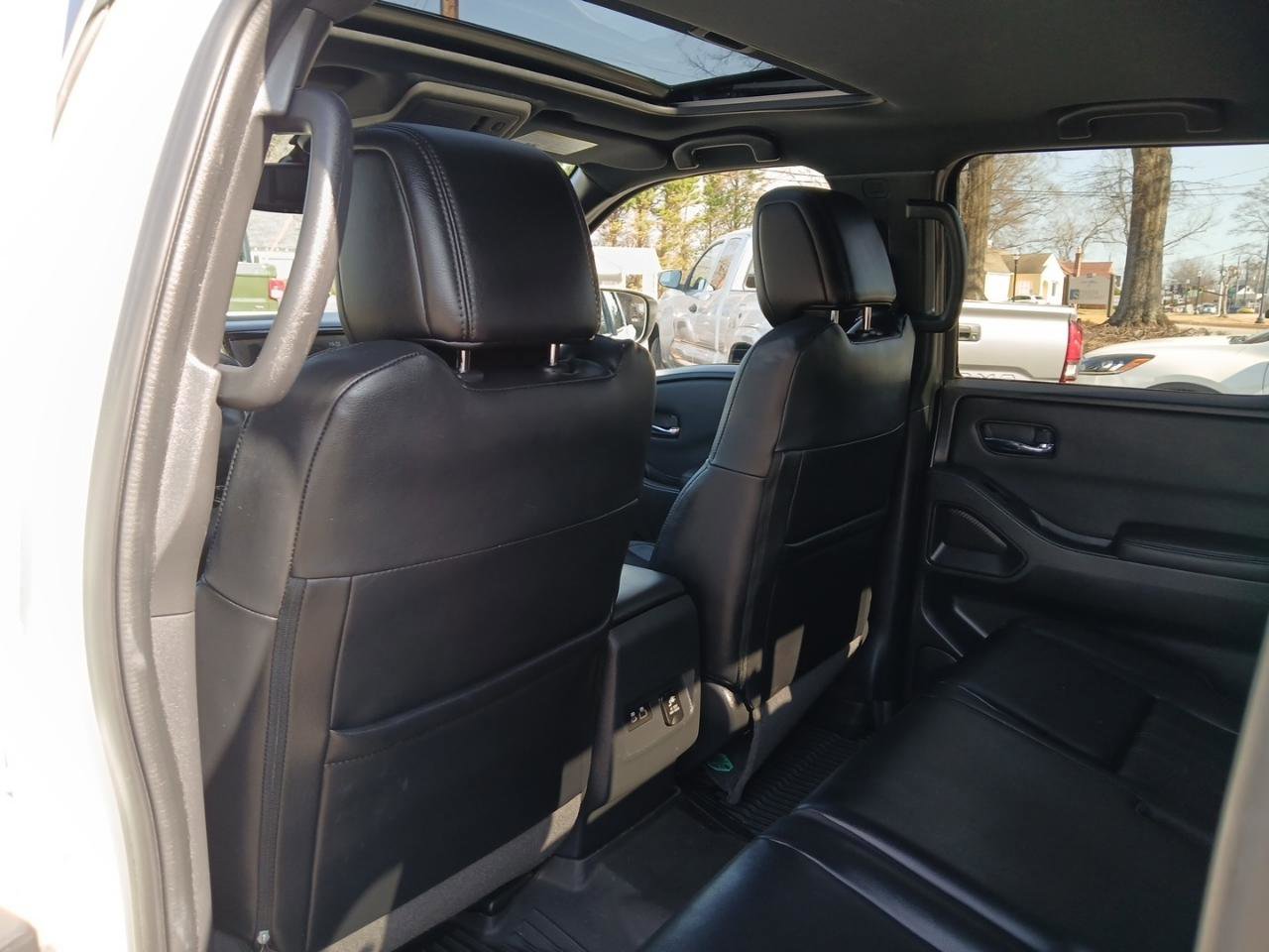 Used 2022 Nissan Frontier PRO-4X w/ Pro-4X Premium Package image 12