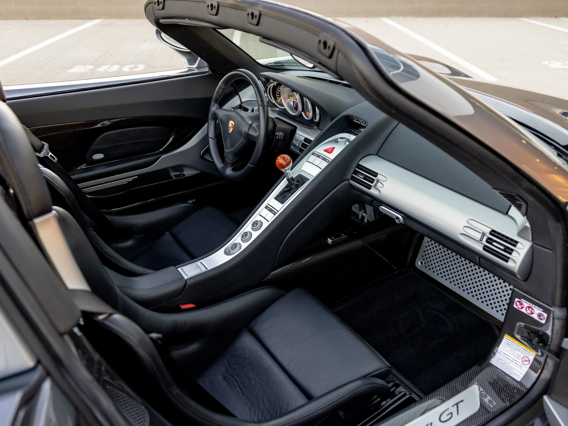 Used 2004 Porsche Carrera GT image 14