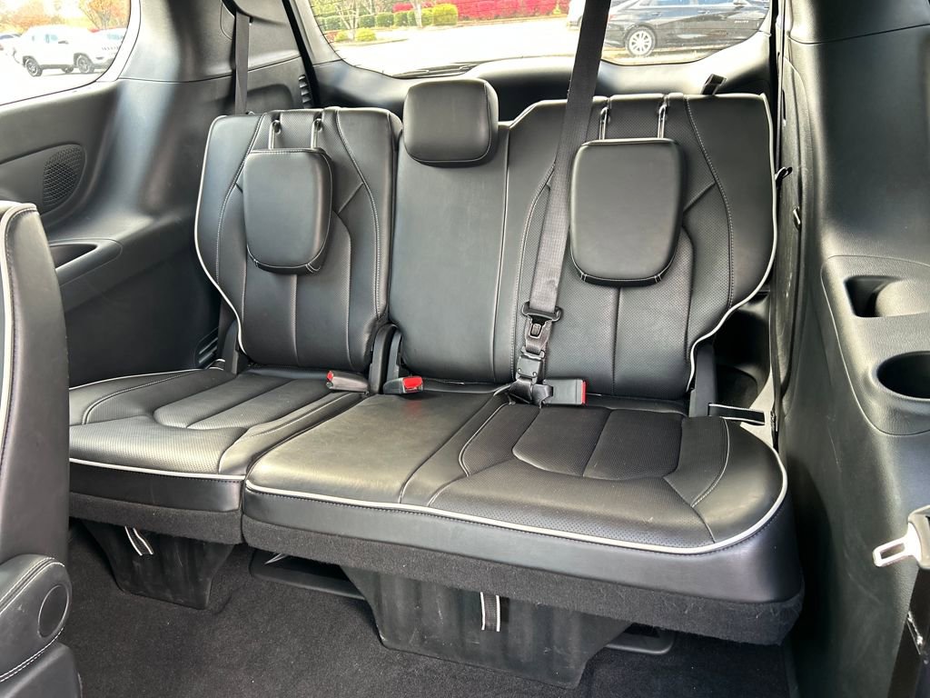 Used 2025 Chrysler Pacifica Limited image 28